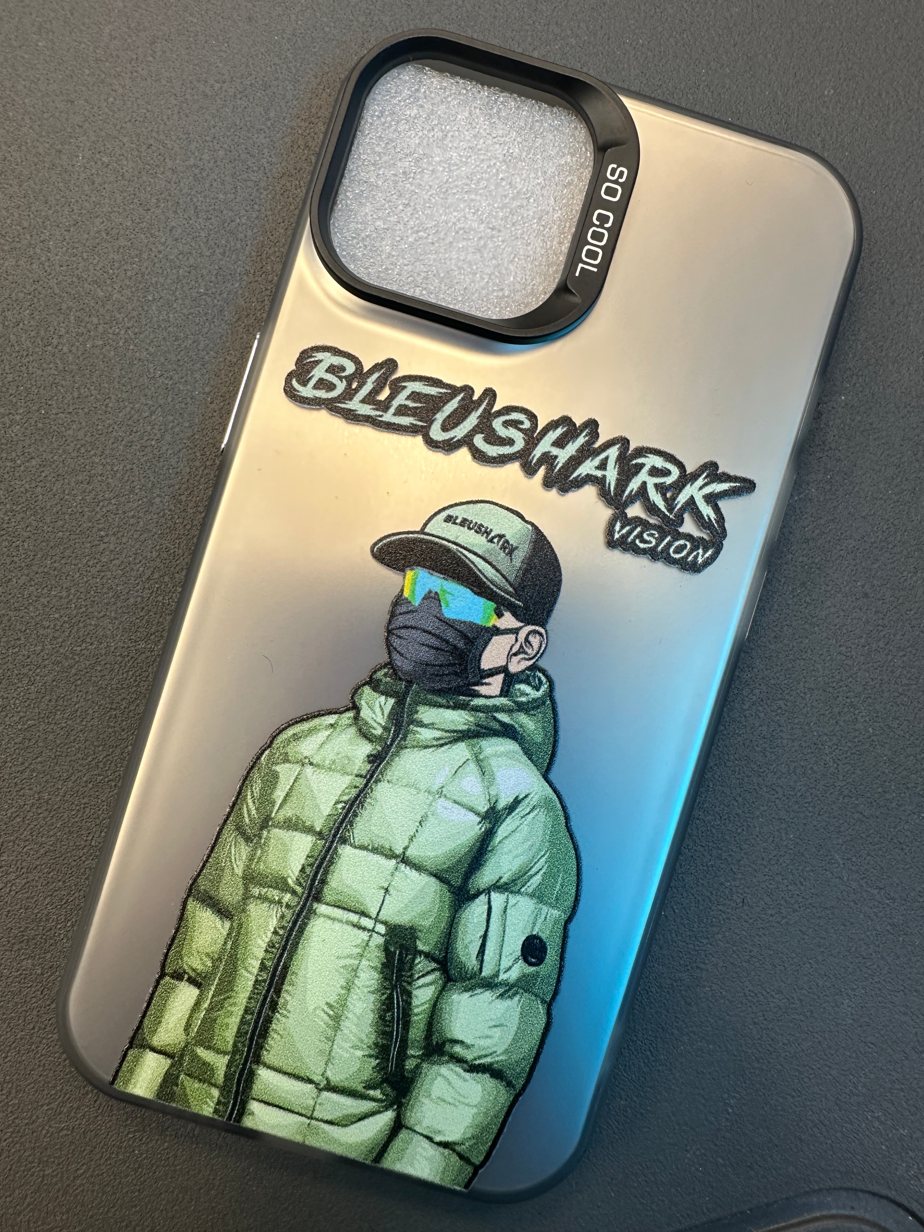 Coque Bleushark noir/vert