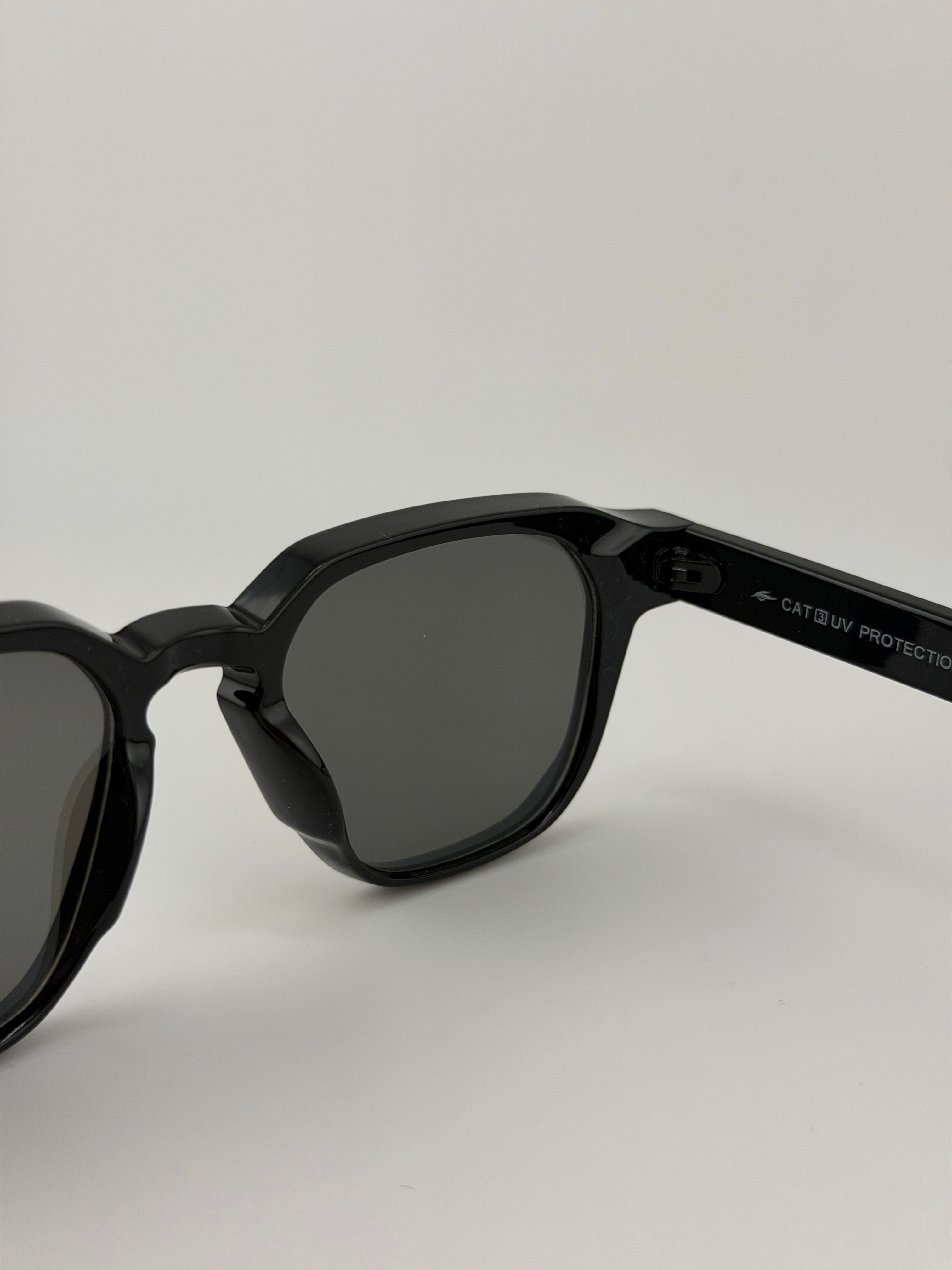 Prado black grey