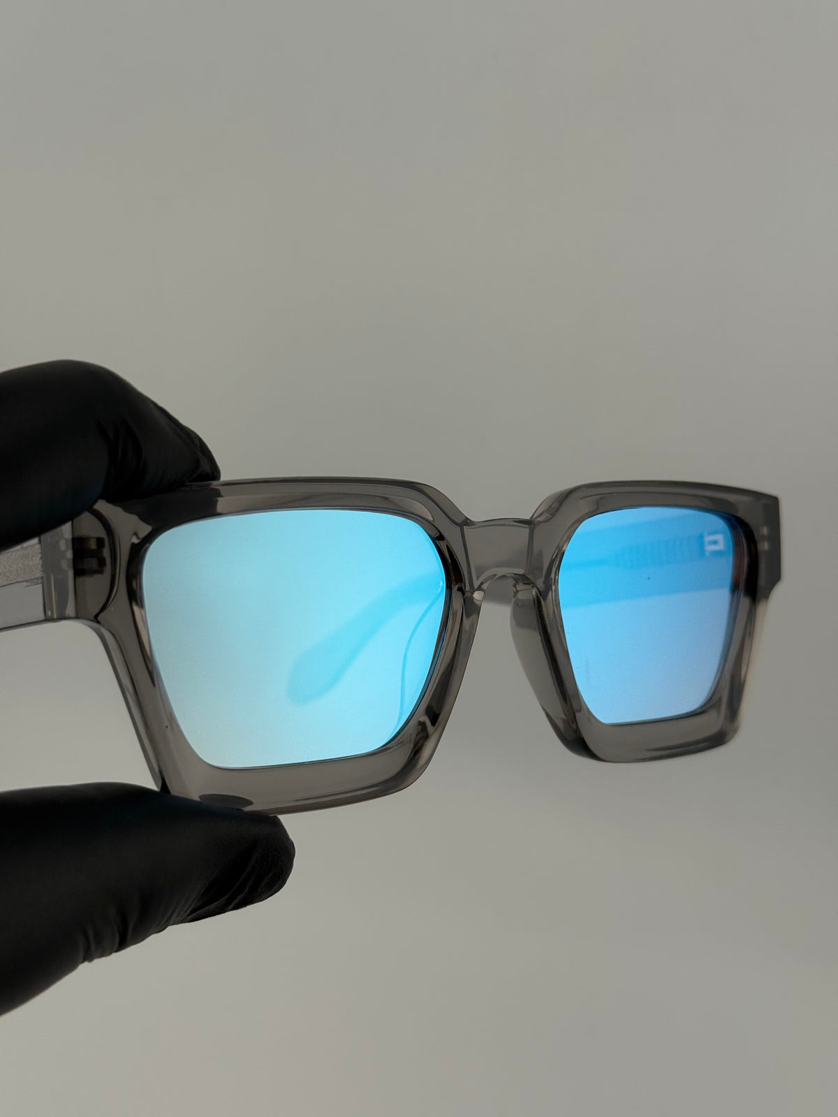 Milan grey · Miroir bleu