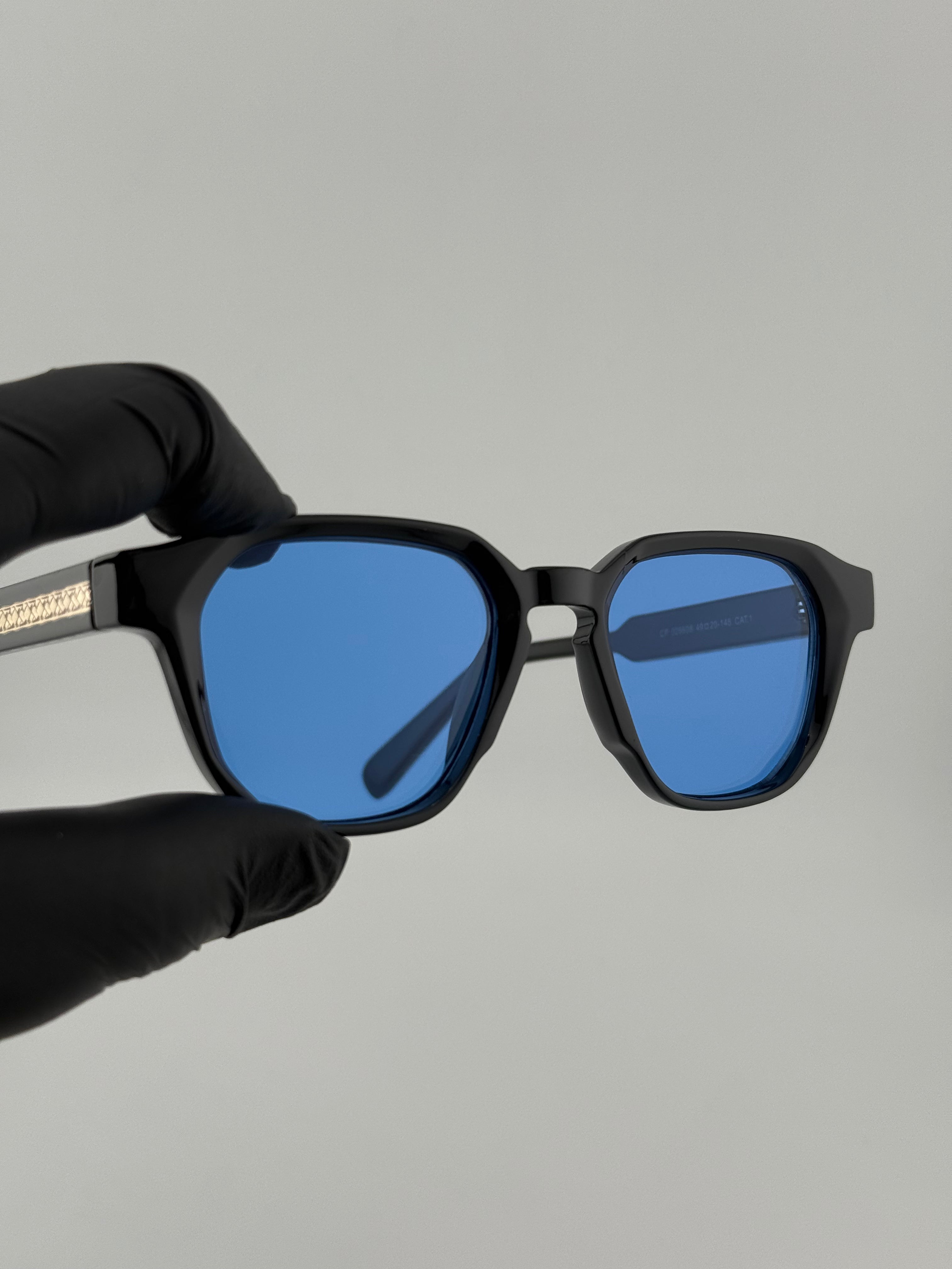 Prado noir bleu